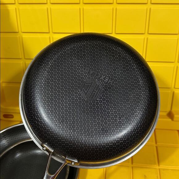 HEXCLAD 3 Piece Nonstick Stainless Steel Frying Pan Set 8,10 12” $400 - Picture 5 of 7